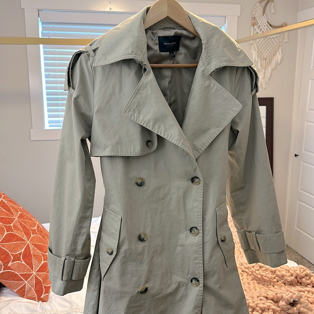 Banana Republic Classic Twill Trench in Sanded Khaki, Size Small